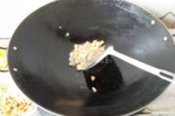 腊肉香菇炒饭的做法图解3
