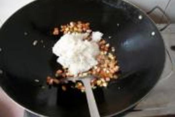 腊肉香菇炒饭的做法图解6