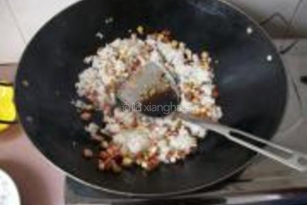 腊肉香菇炒饭的做法图解7