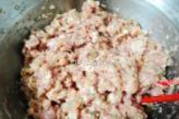 榨菜虾干猪肉包的做法图解3