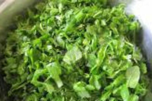荠菜鸡蛋盒子的做法图解1