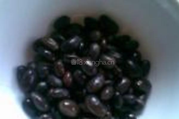黑豆花生粽的做法图解3