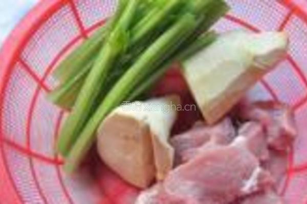 春笋芹菜鲜肉饺的做法图解1