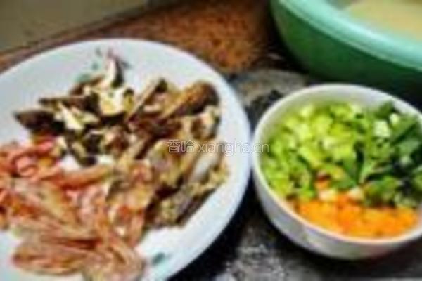 彩蔬腊味煲仔饭的做法图解2