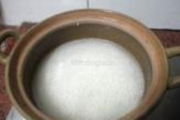 彩蔬腊味煲仔饭的做法图解4