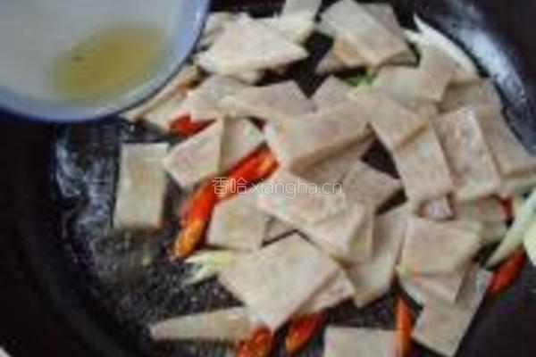 腊肉炒老芋头的做法图解6