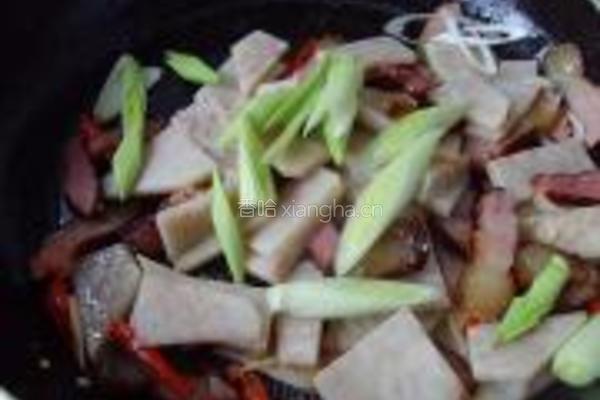 腊肉炒老芋头的做法图解8