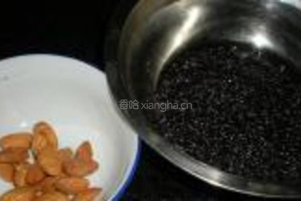黑米杏仁糊的做法图解1