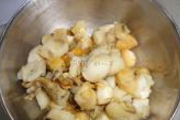 香椿扇贝水煎饺的做法图解3