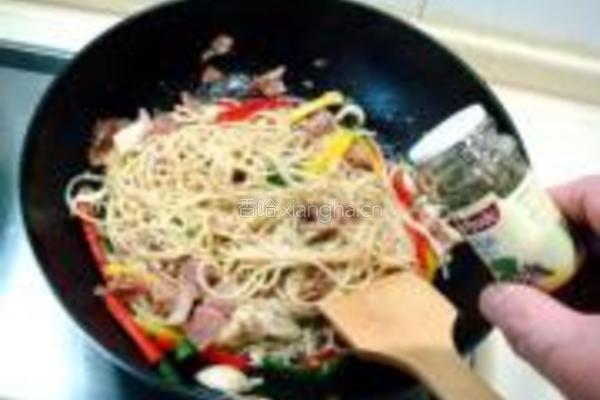 松茸培根炒意面的做法图解12