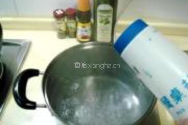 松茸培根炒意面的做法图解4
