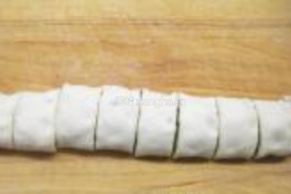 葱香火腿双味花卷的做法图解8