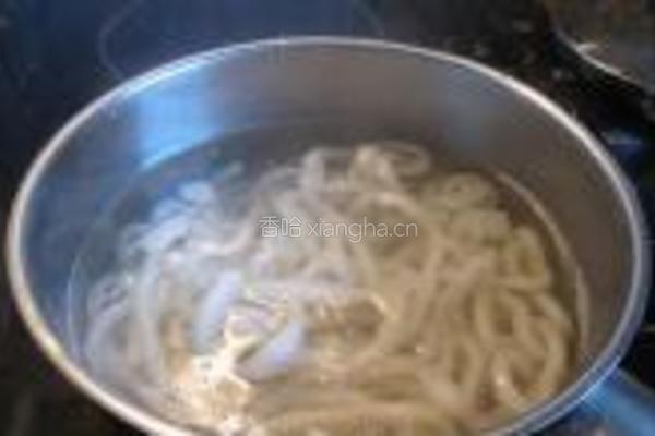 牛肉香菜炒乌冬的做法图解2