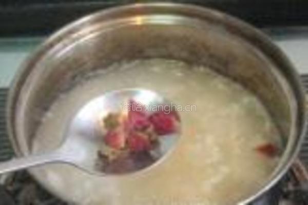 玫瑰花酒酿年糕汤的做法图解4