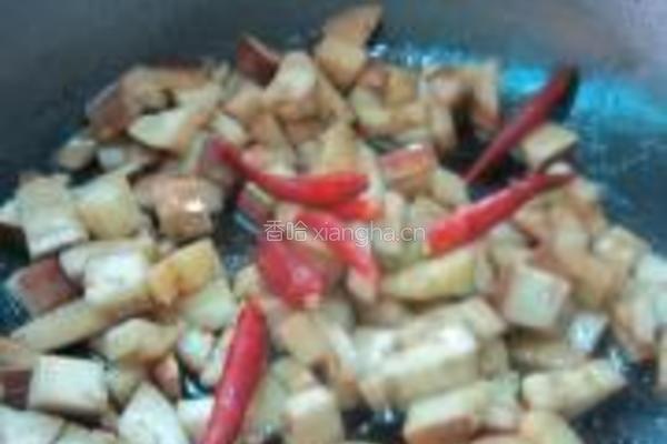 红椒炒茄丁的做法图解5