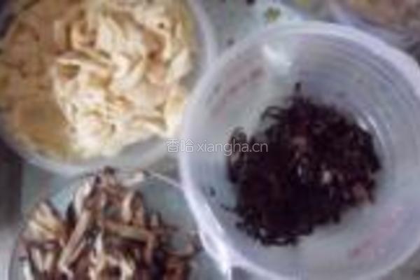 香菇冬笋肉丝炒面的做法图解3