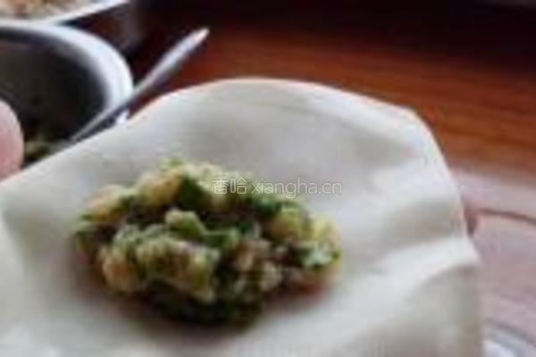 鲜肉荠菜大馄饨的做法图解2