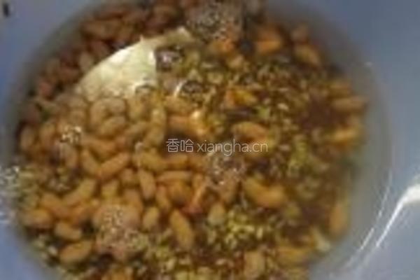 红米番薯小麦粥的做法图解2