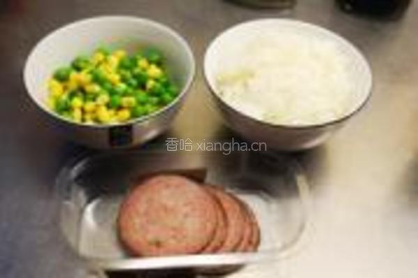 米饭鸡蛋煎饼的做法图解1