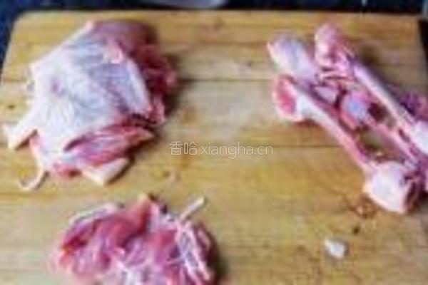 鸡腿腊肠煲仔饭的做法图解2
