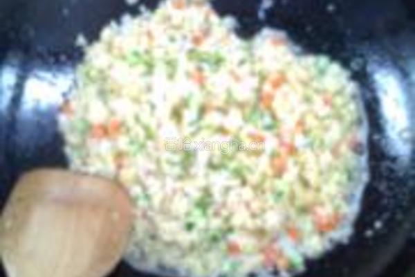 至尊黄金蛋炒饭的做法图解13