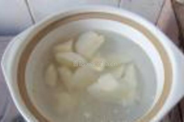 川贝雪梨枇杷糖水的做法图解3