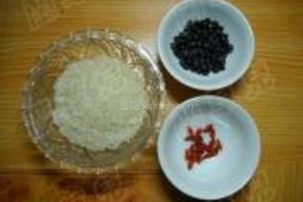 枸杞黑豆粥的做法图解1