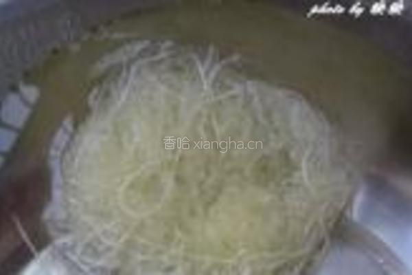 韭菜肉丸煮米粉的做法图解2