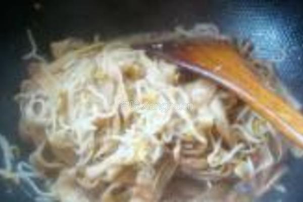 豆芽肉丝焖饼的做法图解14
