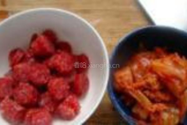 韩国泡菜香肠炒饭的做法图解3