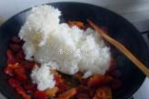 韩国泡菜香肠炒饭的做法图解8
