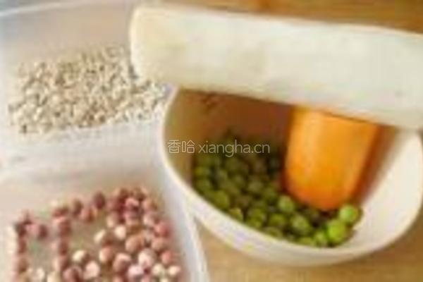 薏米芡实山药粥的做法图解1