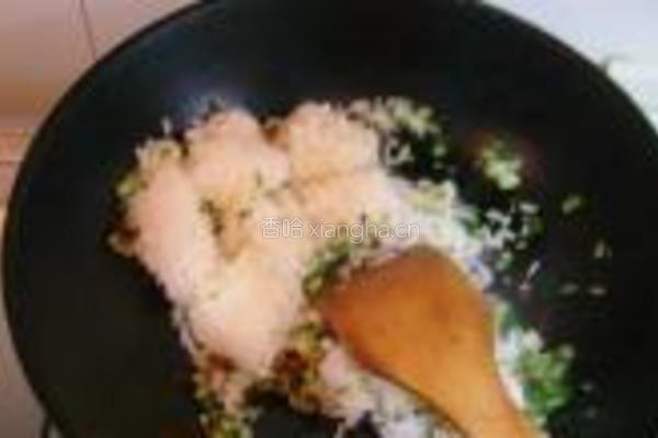 腊肉青菜炒饭的做法图解7