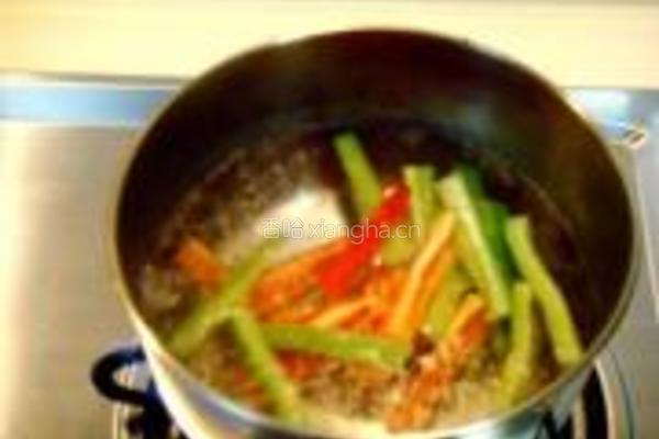 酥核桃釀墨鱼意面的做法图解2