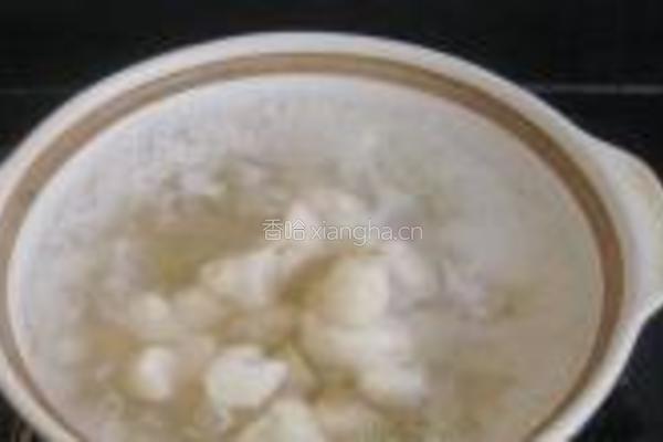 荸荠蜜枣银耳羹的做法图解5