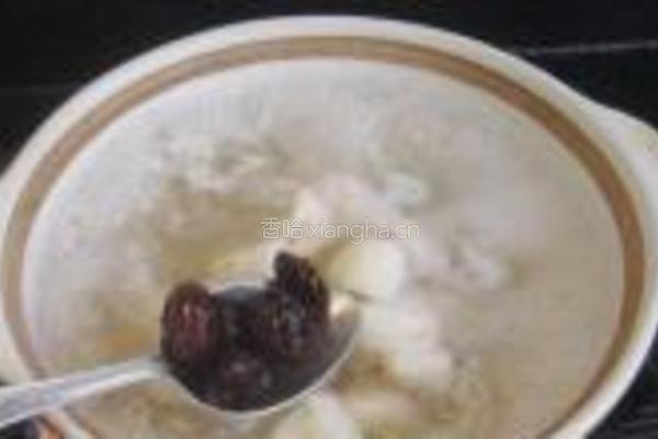 荸荠蜜枣银耳羹的做法图解6