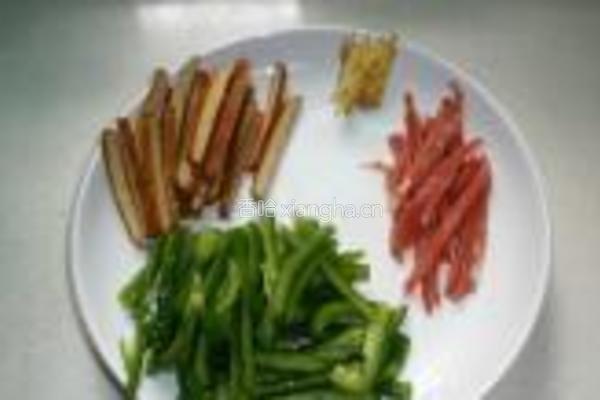 青椒香干肉丝面的做法图解1