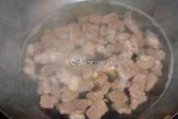牛肉盖浇米饭的做法图解1