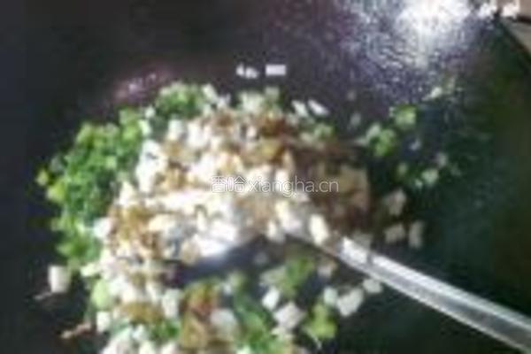 榨菜鱼丸炒饭的做法图解6