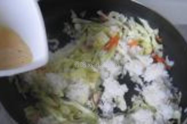 口蘑卷心菜肉炒饭的做法图解6