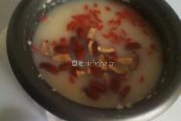 红枣枸杞小米粥的做法图解3