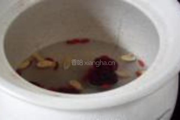 黄芪红枣茶的做法图解2