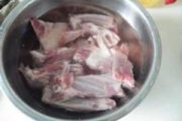 铁锅羊排的做法图解1