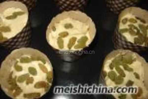 葡萄干纸杯蛋糕的做法图解8