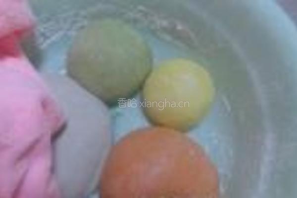 三色双菇鲈鱼饺子的做法图解2