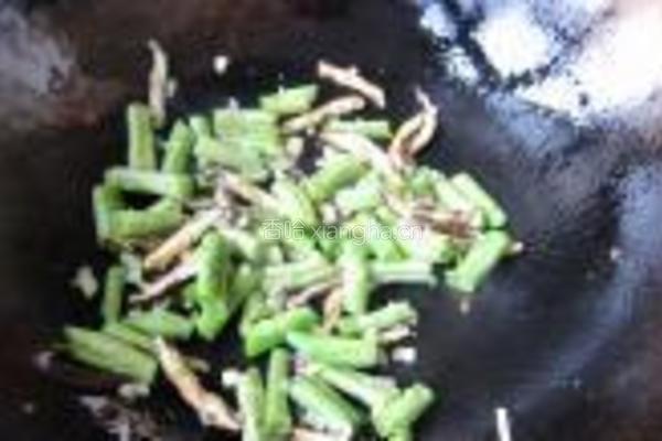 腊肉豆角焖饭的做法图解8