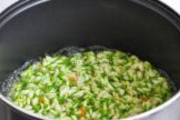 槐花肉末饼的做法图解2