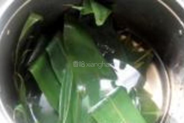 蜜枣三角粽的做法图解1