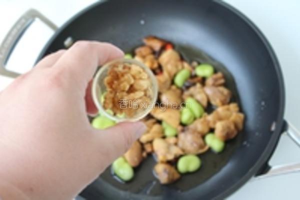 蚕豆烧鸡肉的做法图解12