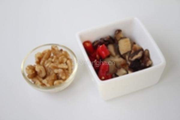 蚕豆烧鸡肉的做法图解2